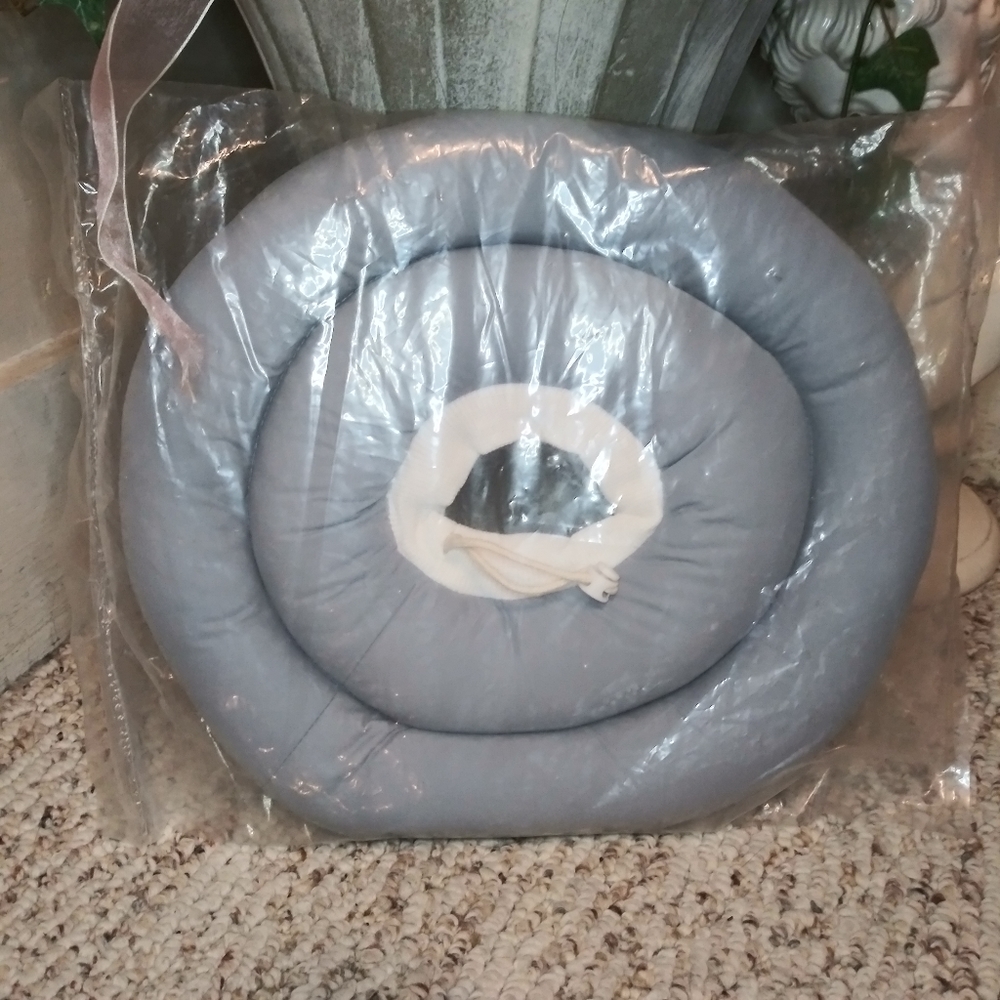 Pet Gray & White Size Medium Padded Recovery Collar - Picture 2 of 3